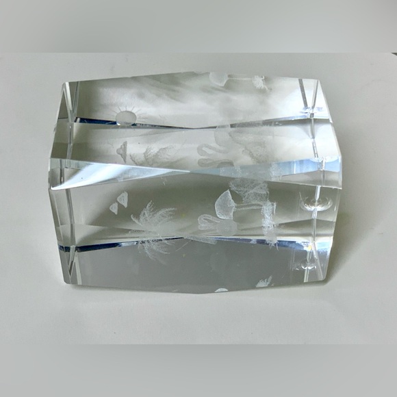 Solid Lead Crystal Laser Etched 3D Holographic Tropical Beach Scene Paperweight - Picture 9 of 16